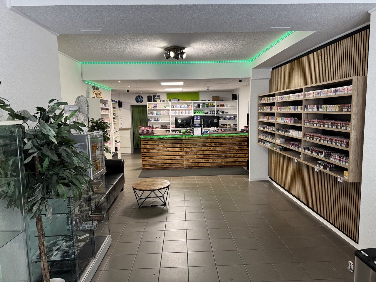 Innenansicht Taunus Vaperz Store